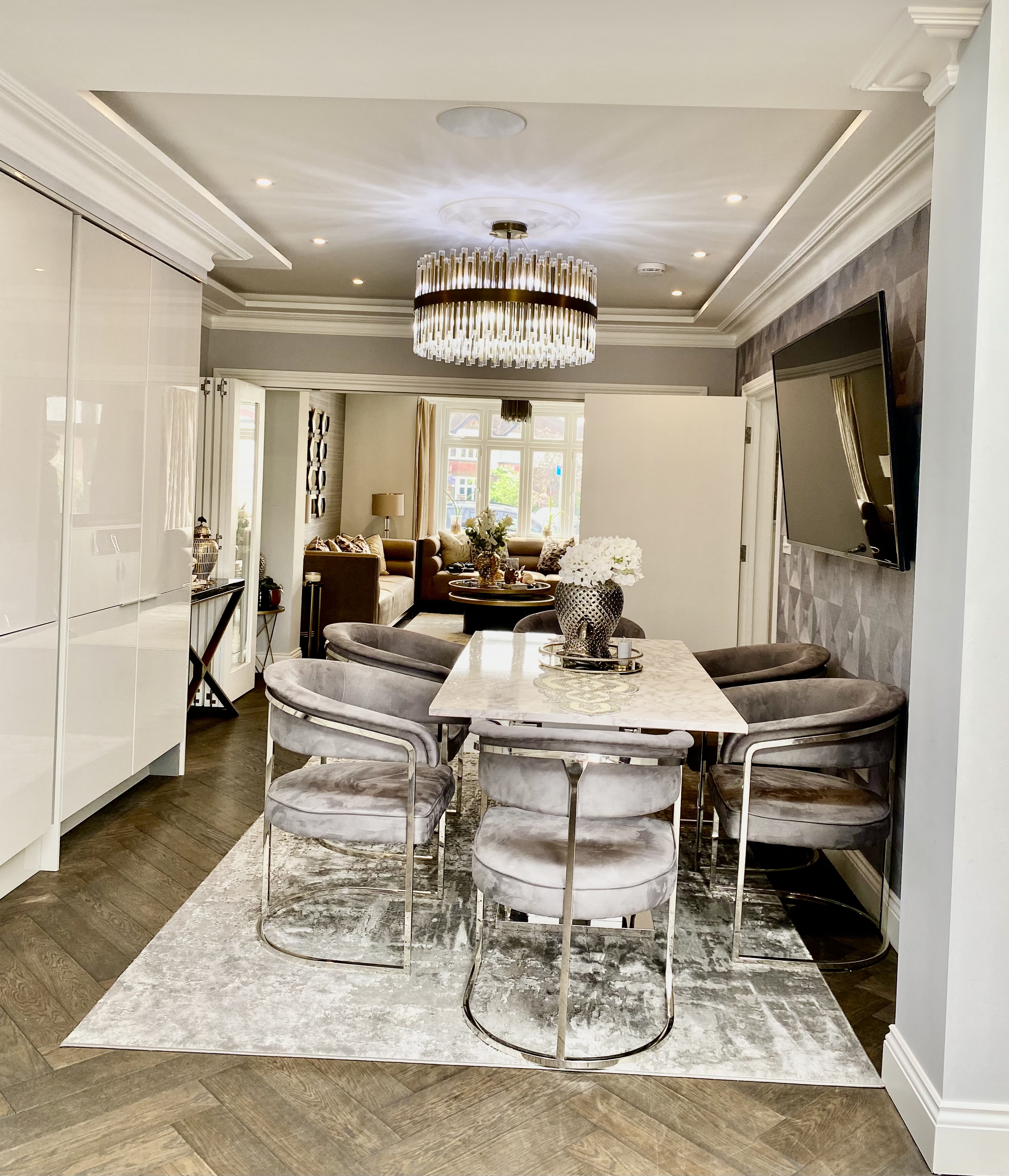 Dining image 3